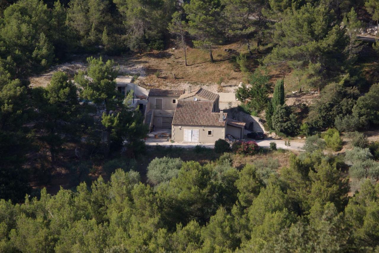 Mas De La Fadeto Bed & Breakfast เลส์โบซ์-เดอ-โพรว็องซ์ ภายนอก รูปภาพ