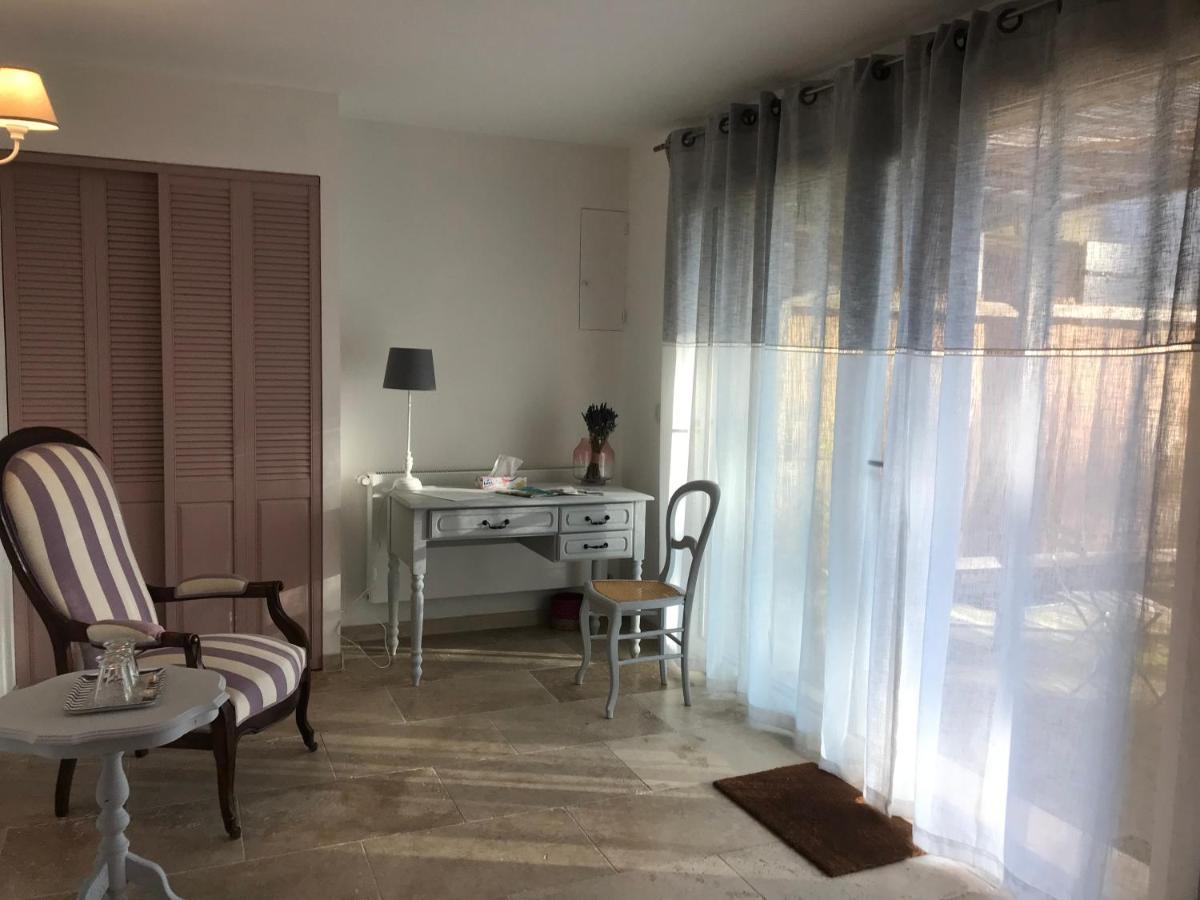 Mas De La Fadeto Bed & Breakfast เลส์โบซ์-เดอ-โพรว็องซ์ ภายนอก รูปภาพ